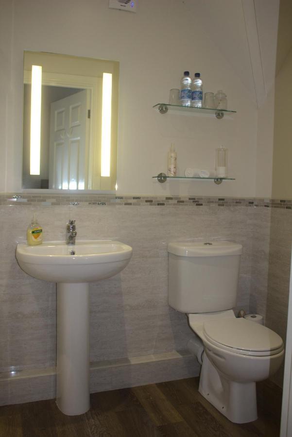 Westwood Lodge B & B Бостън Екстериор снимка