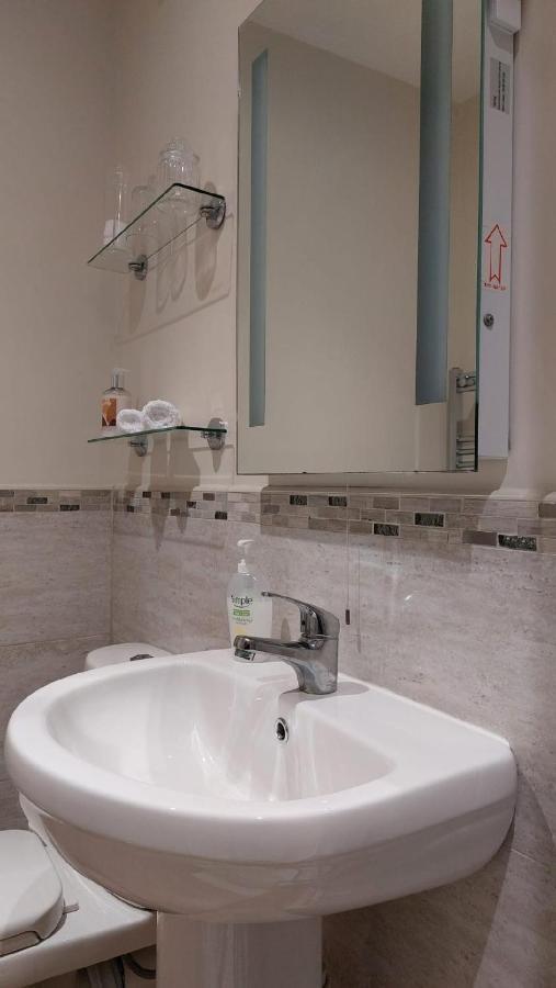 Westwood Lodge B & B Бостън Екстериор снимка