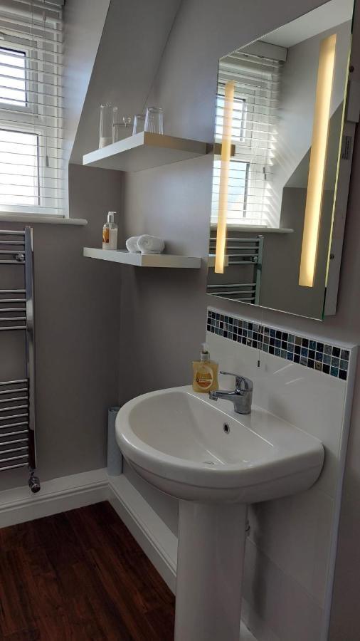 Westwood Lodge B & B Бостън Екстериор снимка